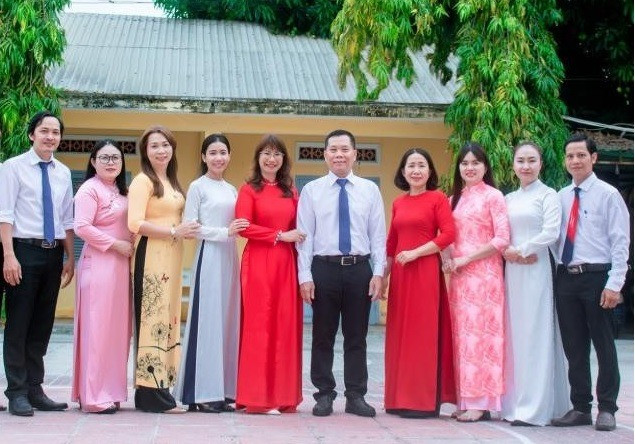 Cán bộ/ Nhân viên Trung Tâm